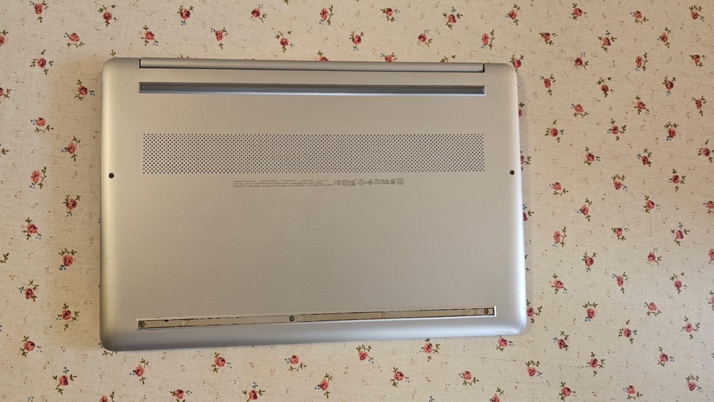 HP Laptop - photo 3