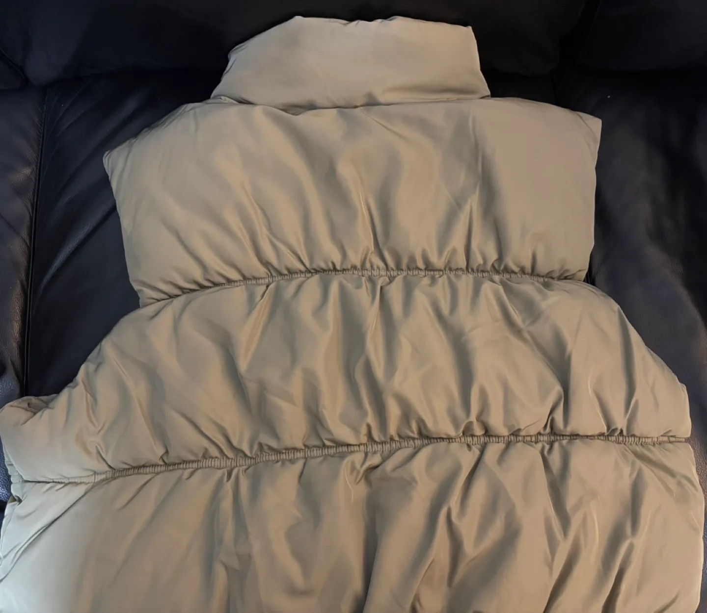 H&M Divided Puffer Vest - Size XL image indicator(3)