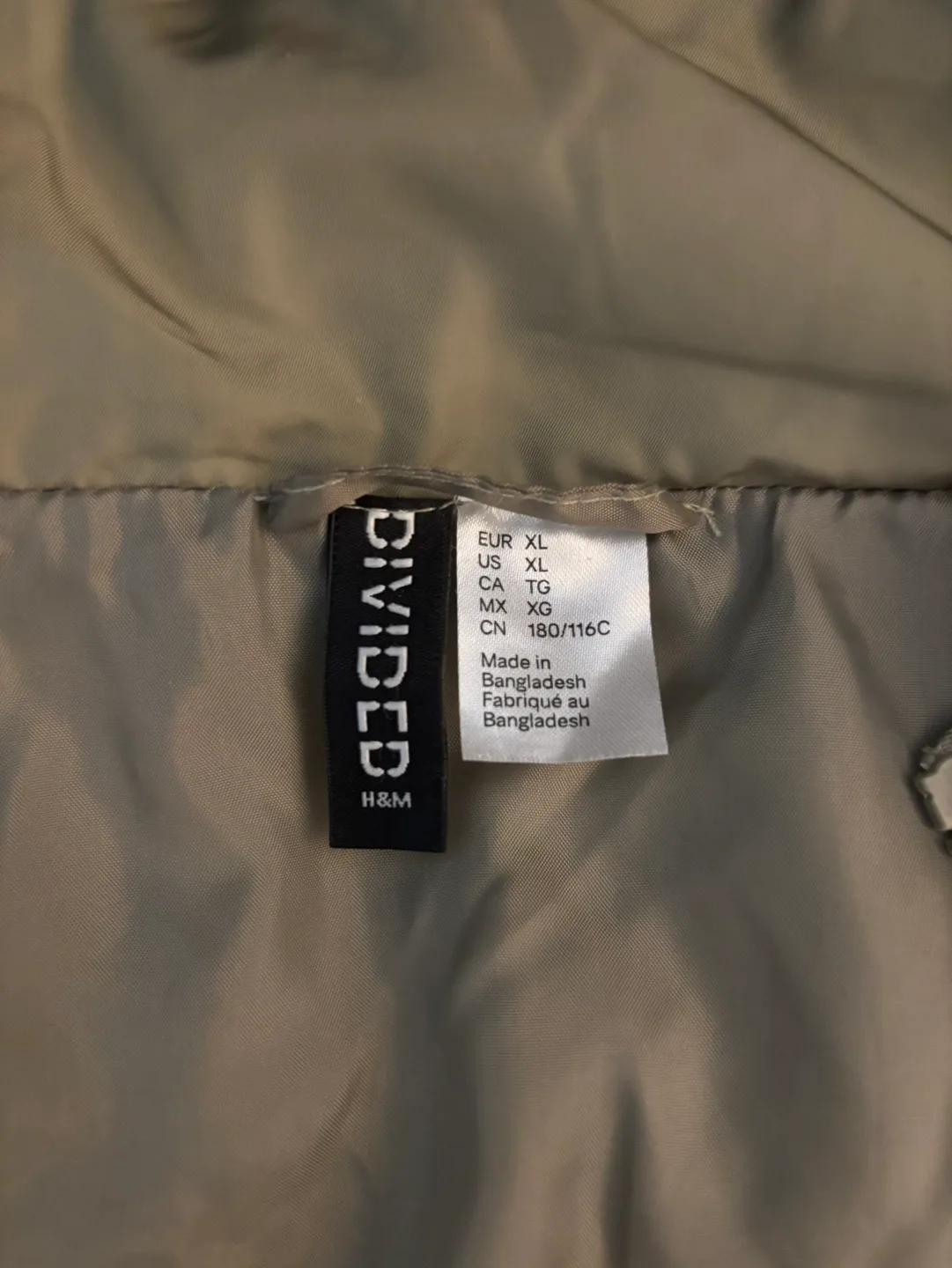 H&M Divided Puffer Vest - Size XL image indicator(2)