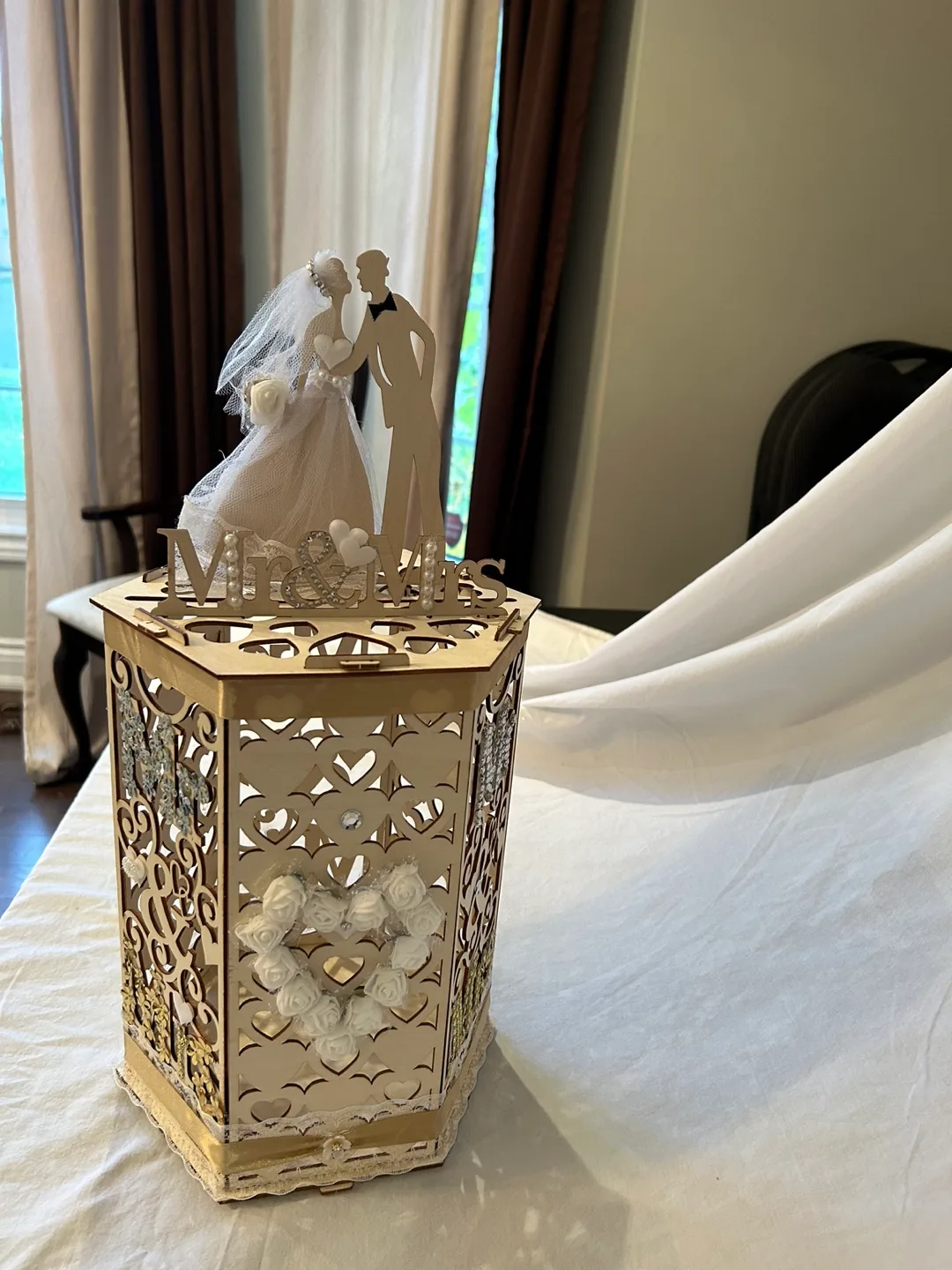 Wedding Card/money Box - Mr & Mrs image indicator(2)