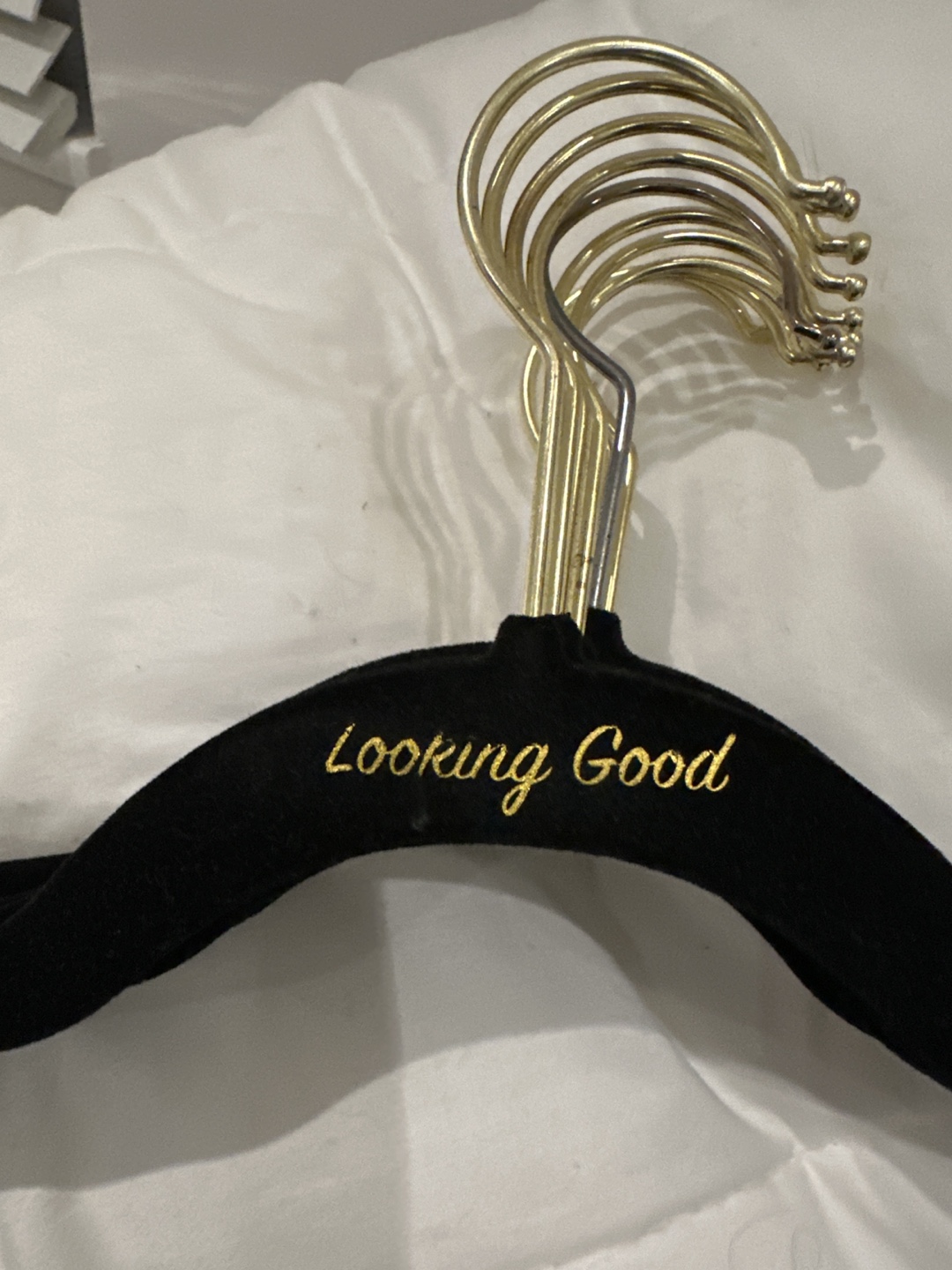 Velvet hanger “Looking Good” - photo 2