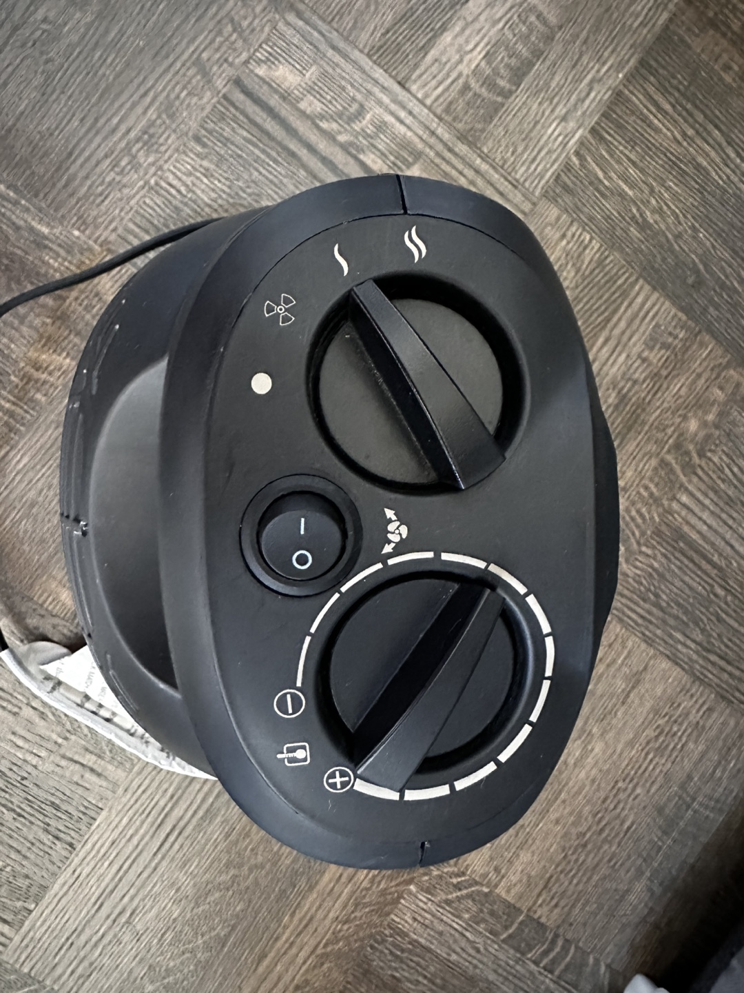 Amazon Basics PTC Heater - photo 4