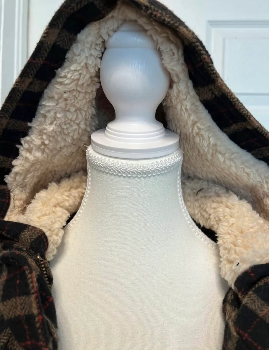 🏈 Women's H&C Brown Plaid Toggle Coat Size 42 image indicator(4)