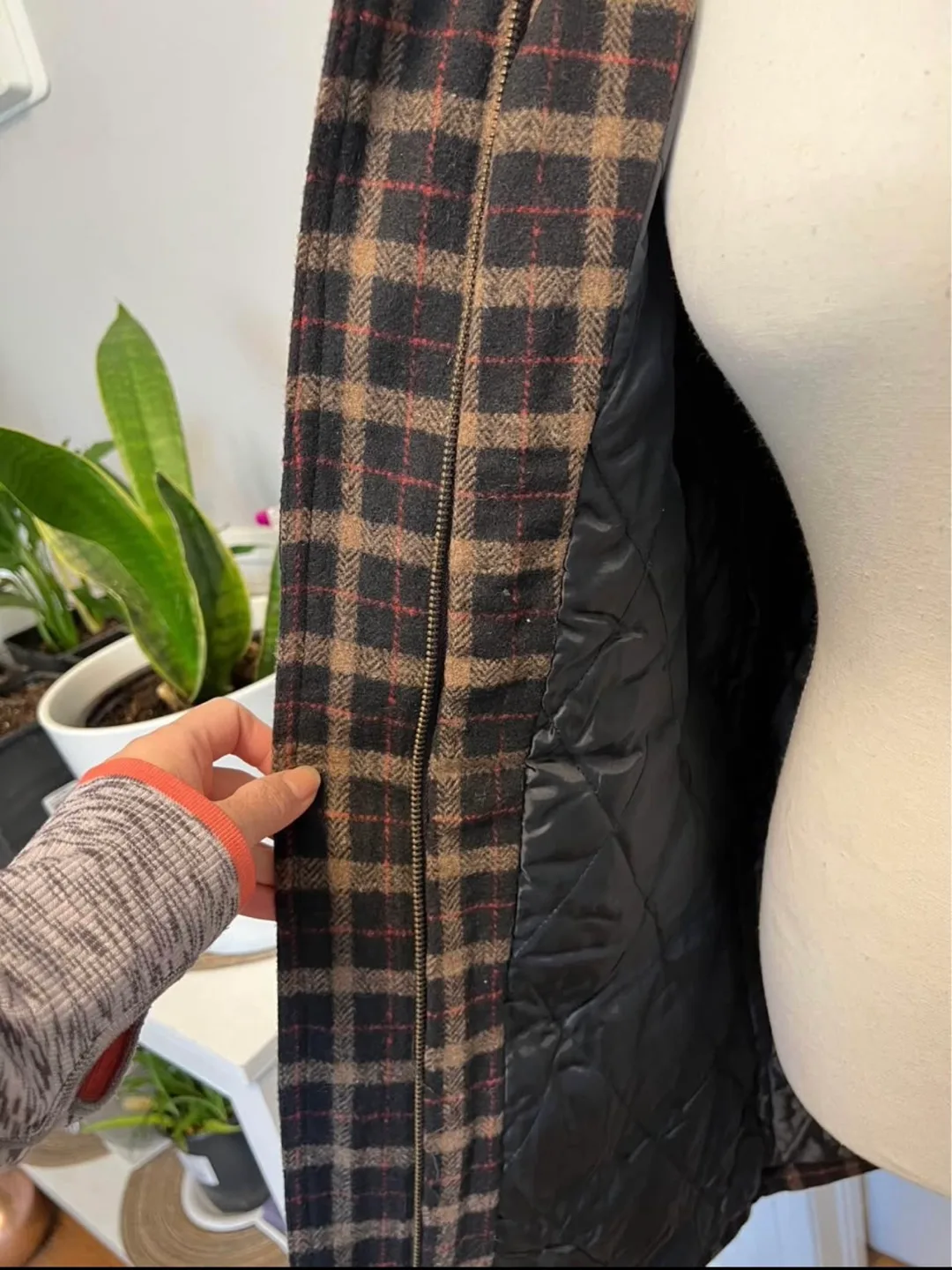 🏈 Women's H&C Brown Plaid Toggle Coat Size 42 image indicator(3)