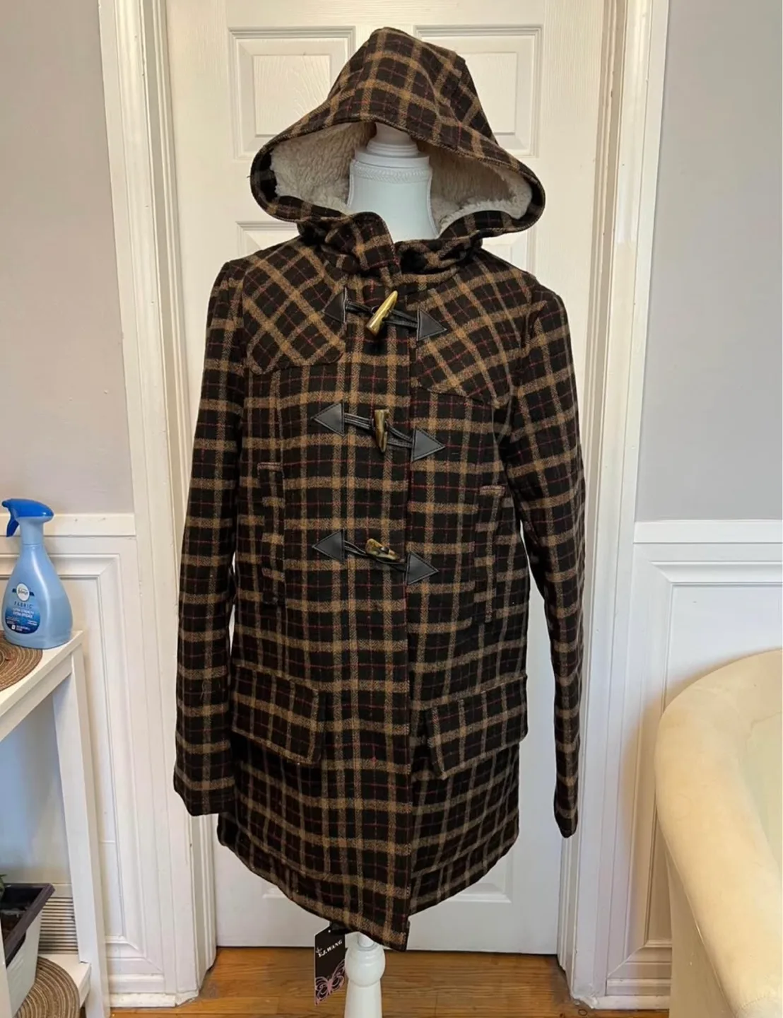 🏈 Women's H&C Brown Plaid Toggle Coat Size 42 image indicator(6)