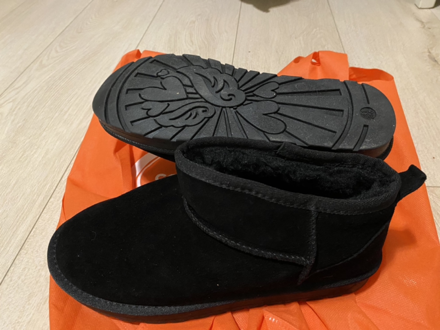 Women's Black Sheepskin-Style Boots