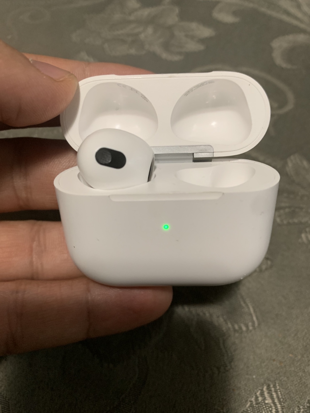 Apple AirPods 3 with Wireless Charging Case - photo 2