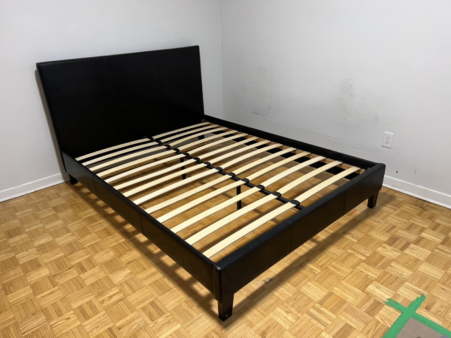 Queen Size Bed frame - Wood/Espresso Colour - photo 2