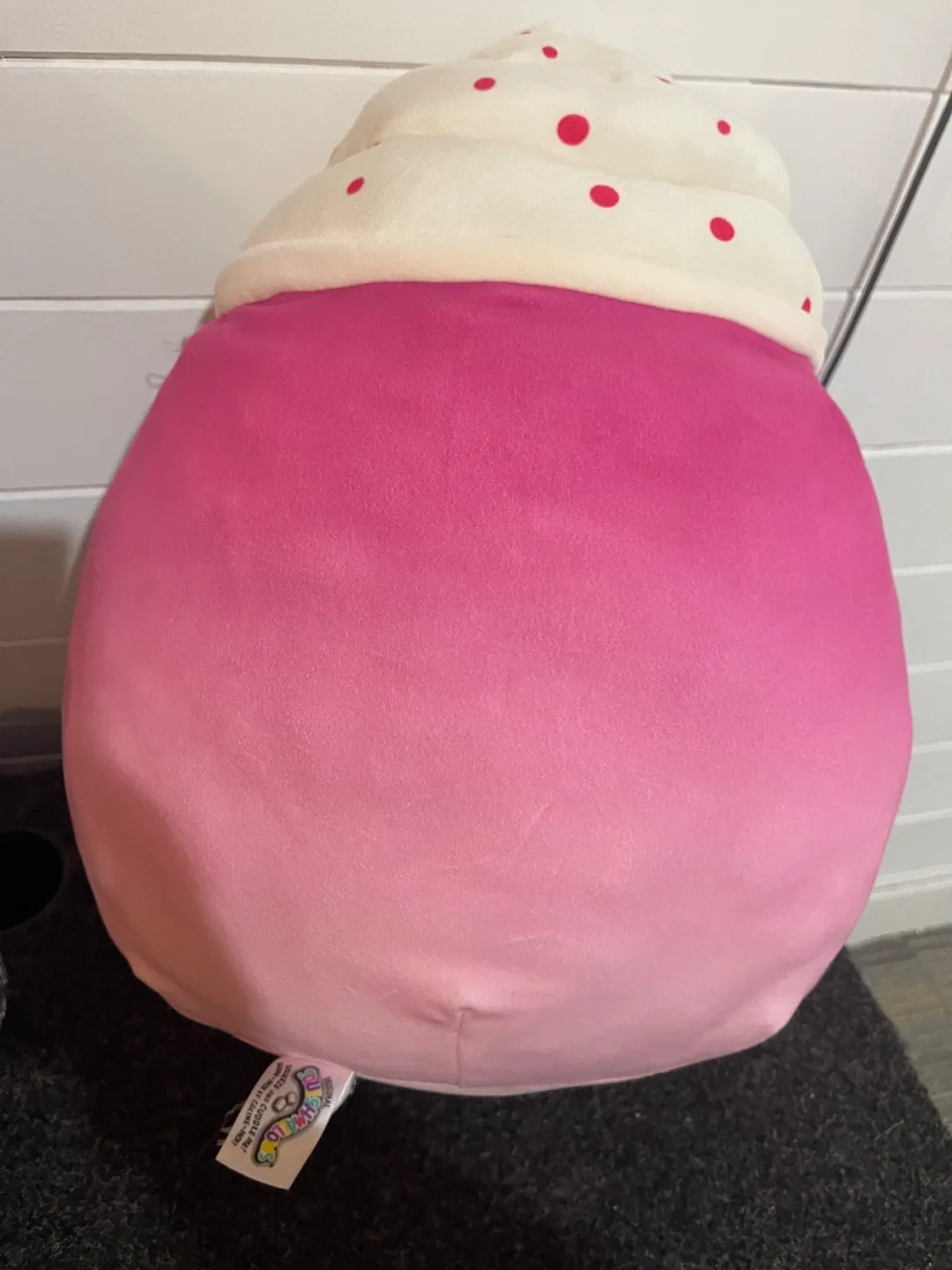 Squishmallow Cupcake Plush 10’ image indicator(3)