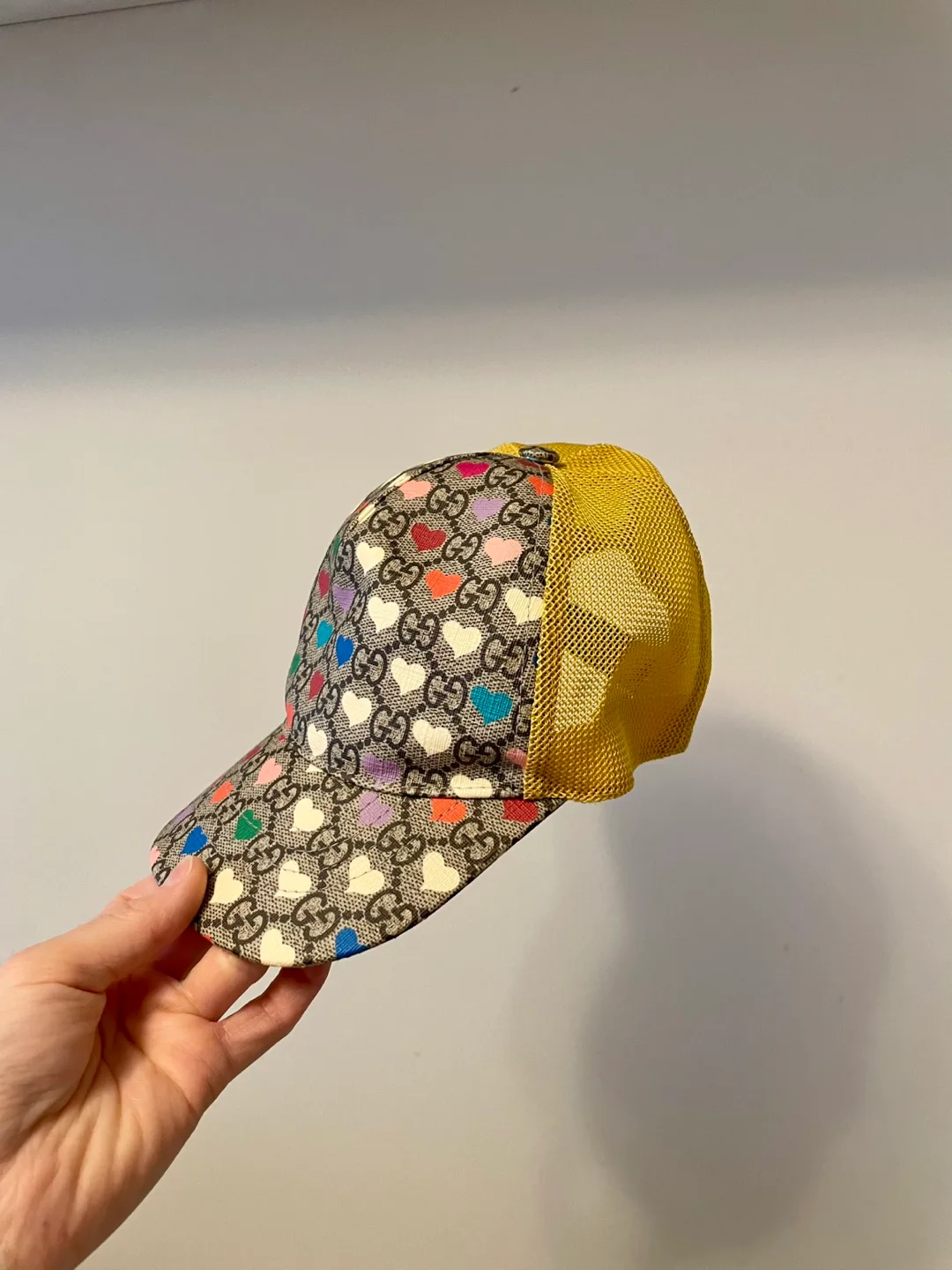 Authentic Gucci and Burberry baby/toddler Hats (price for 3) image indicator(2)