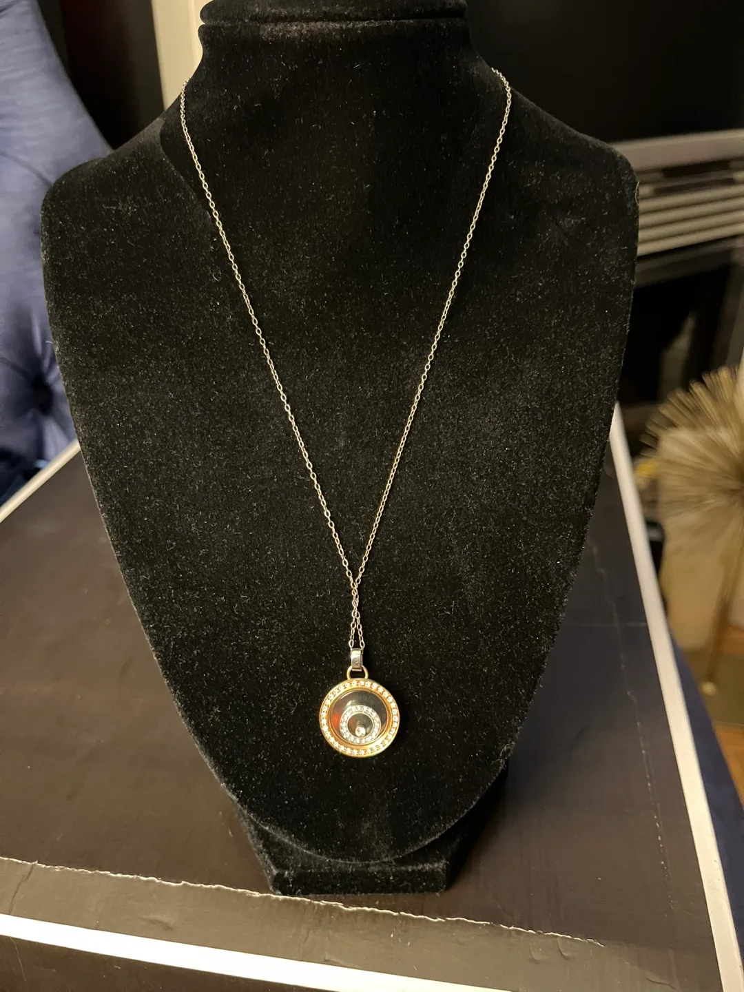 🏈 In the style of Chopard Happy Diamonds necklace image indicator(2)