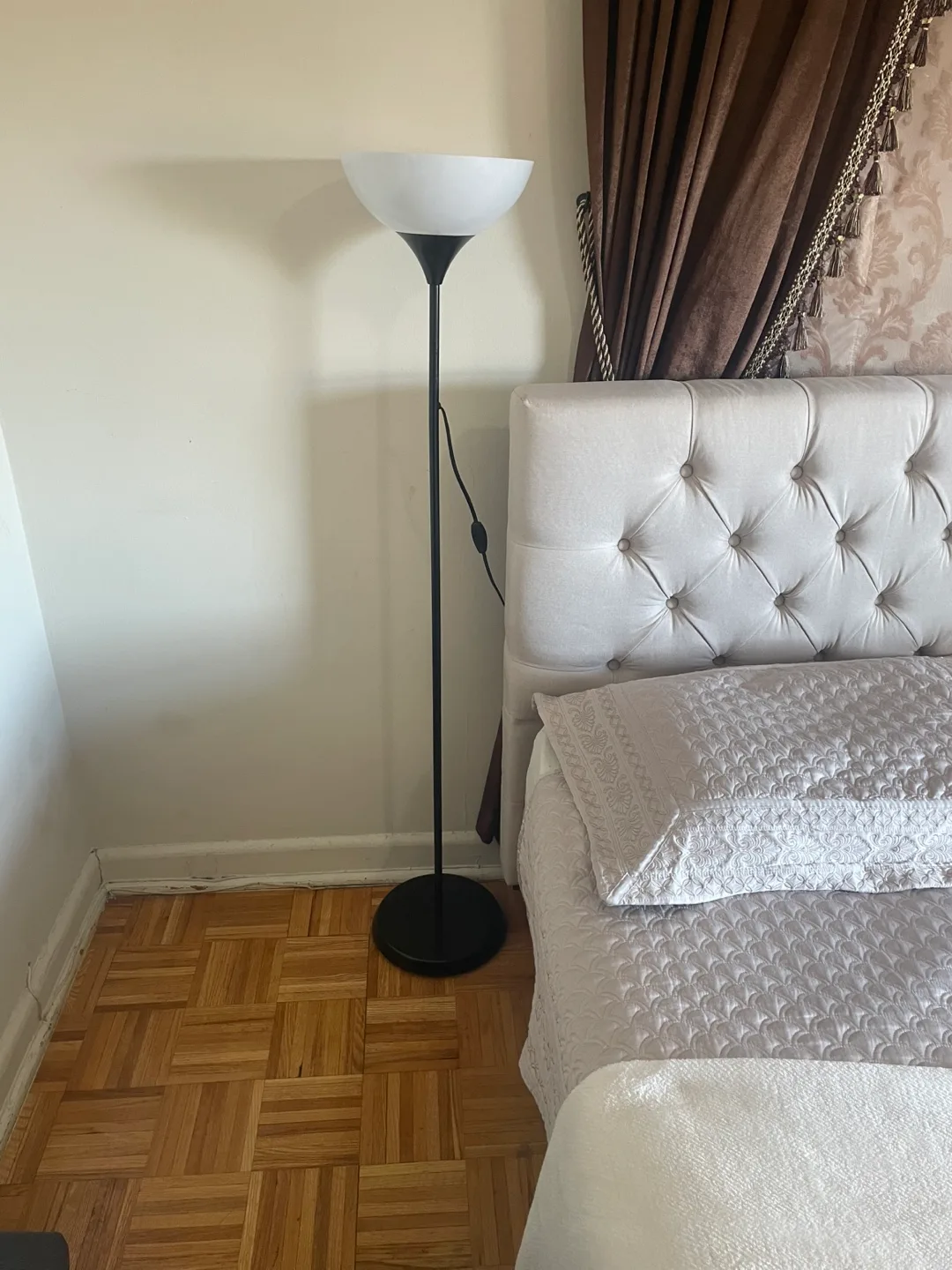 Black Floor Lamp with White Shade image indicator(2)