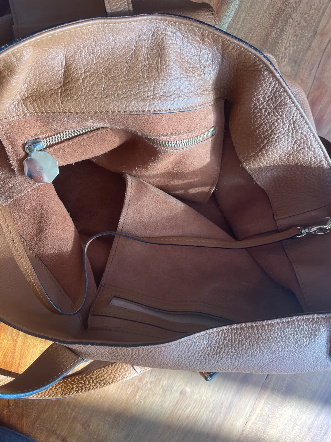 Leather Bag image indicator(5)