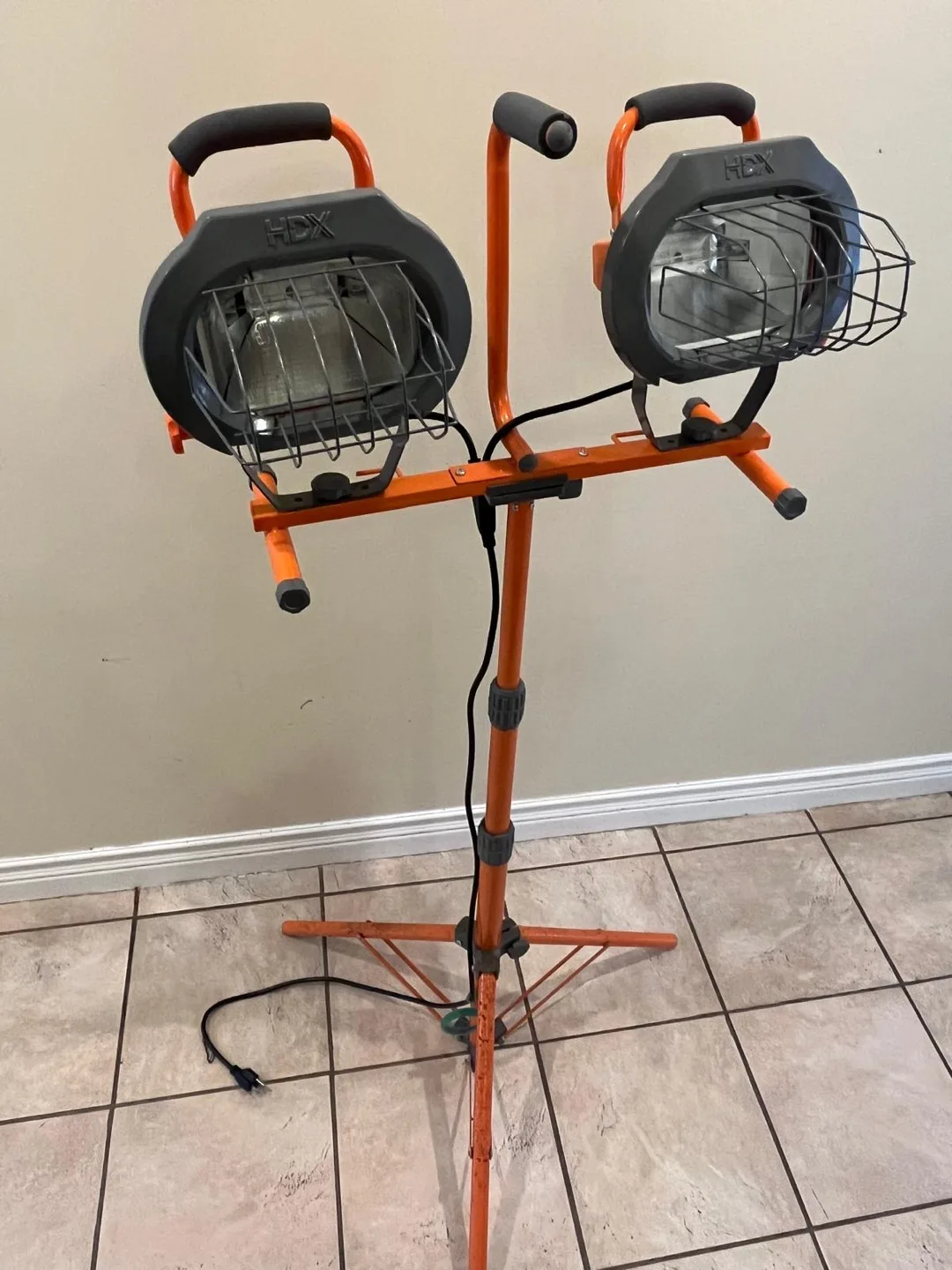 Halogen twin lights with stand image indicator(2)