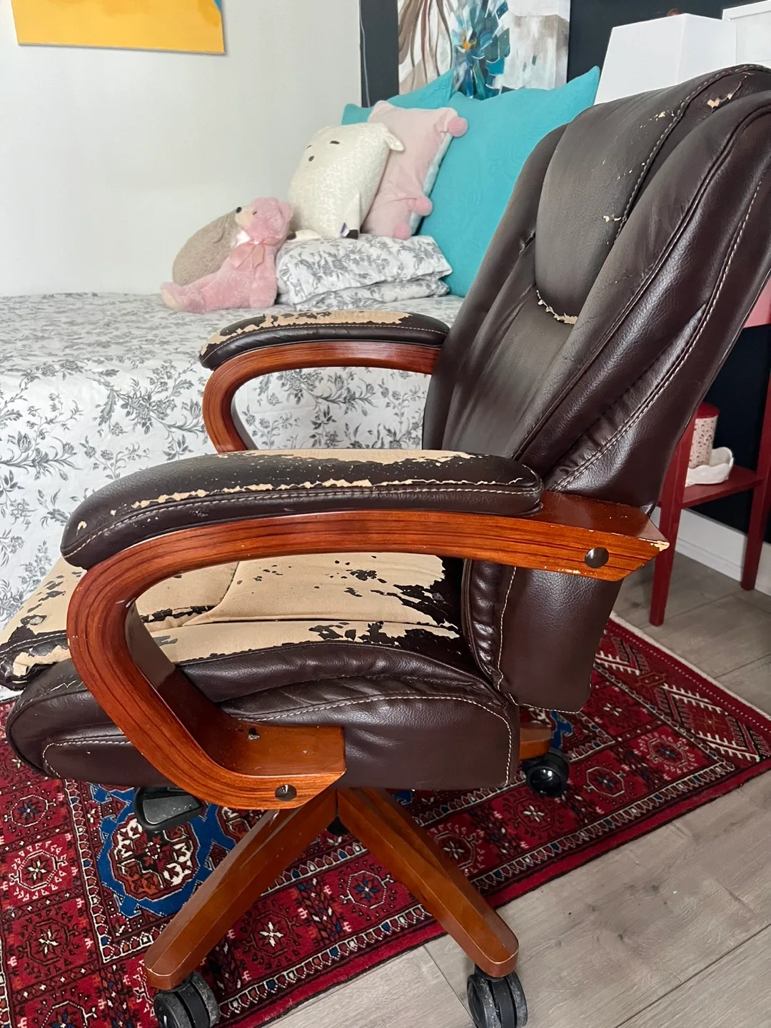 Damaged Brown Leather Office Chair thumbnail