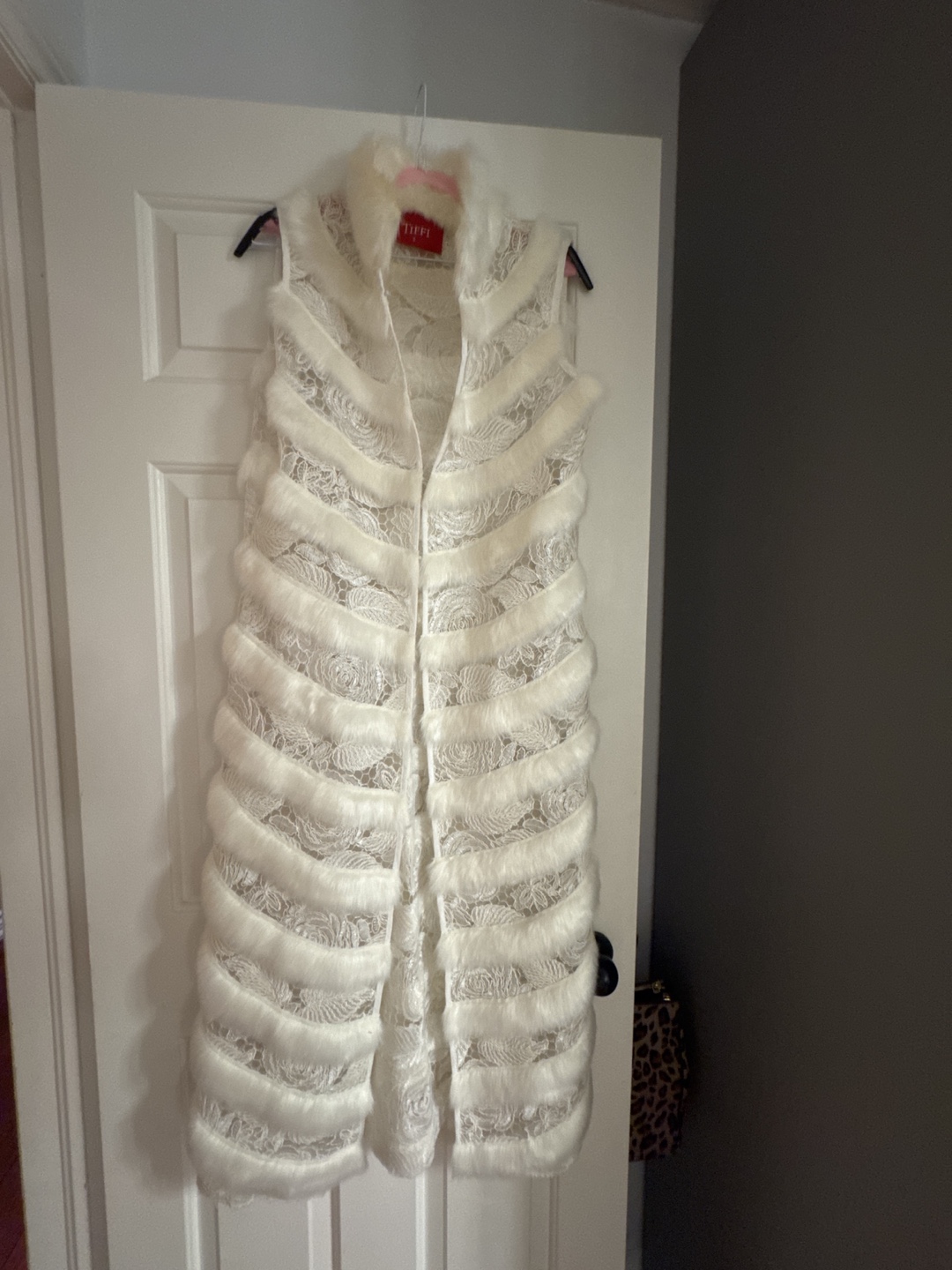 TIFFİ White Lace and Faux Fur Vest - Size Small