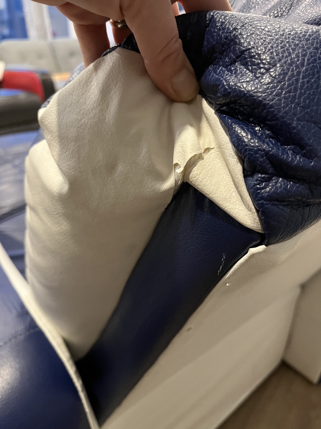 Toronto Maple Leafs Recliner Chair - photo 4