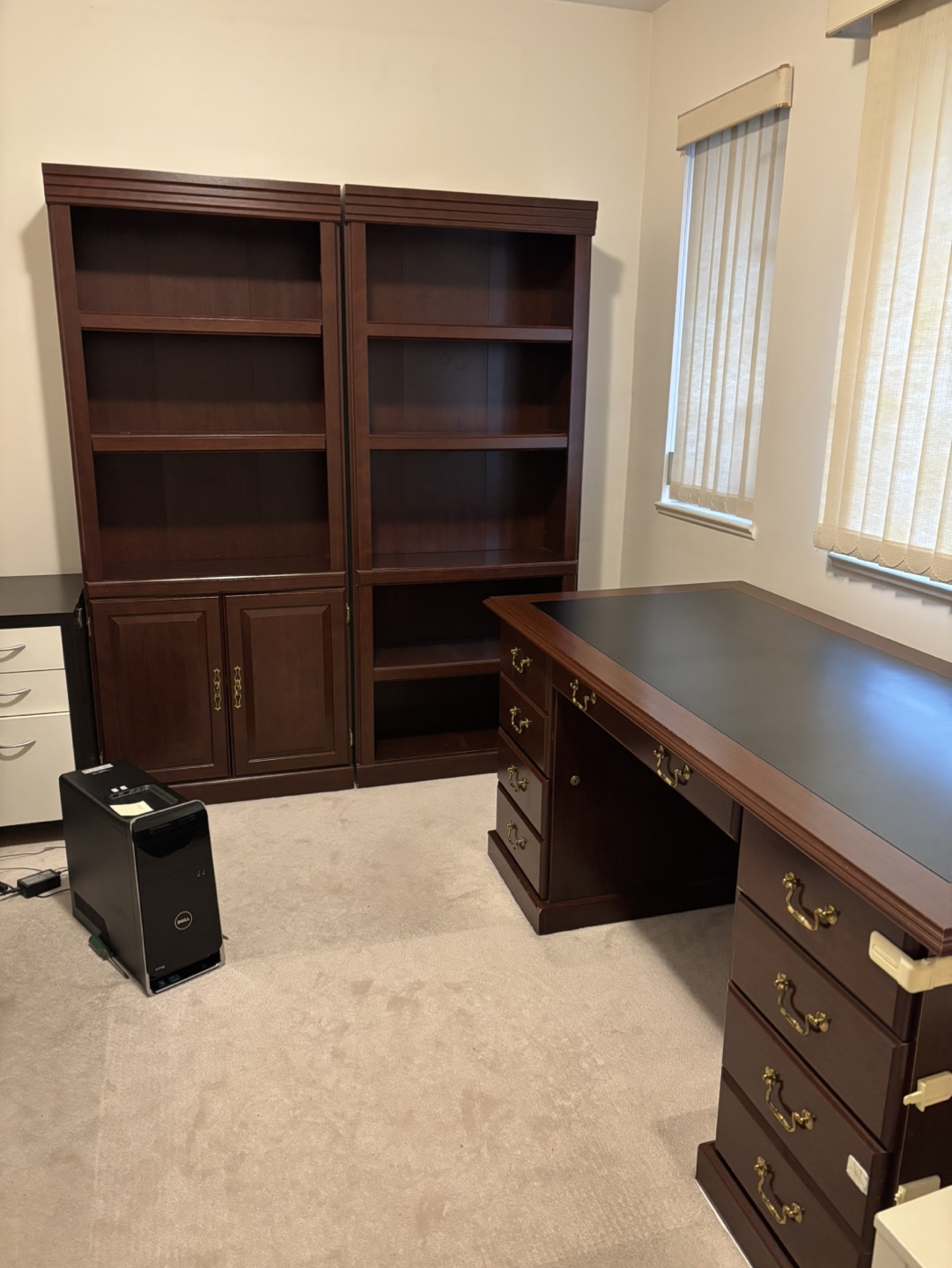 Executive Office Set: Desk & Bookcases - photo 3
