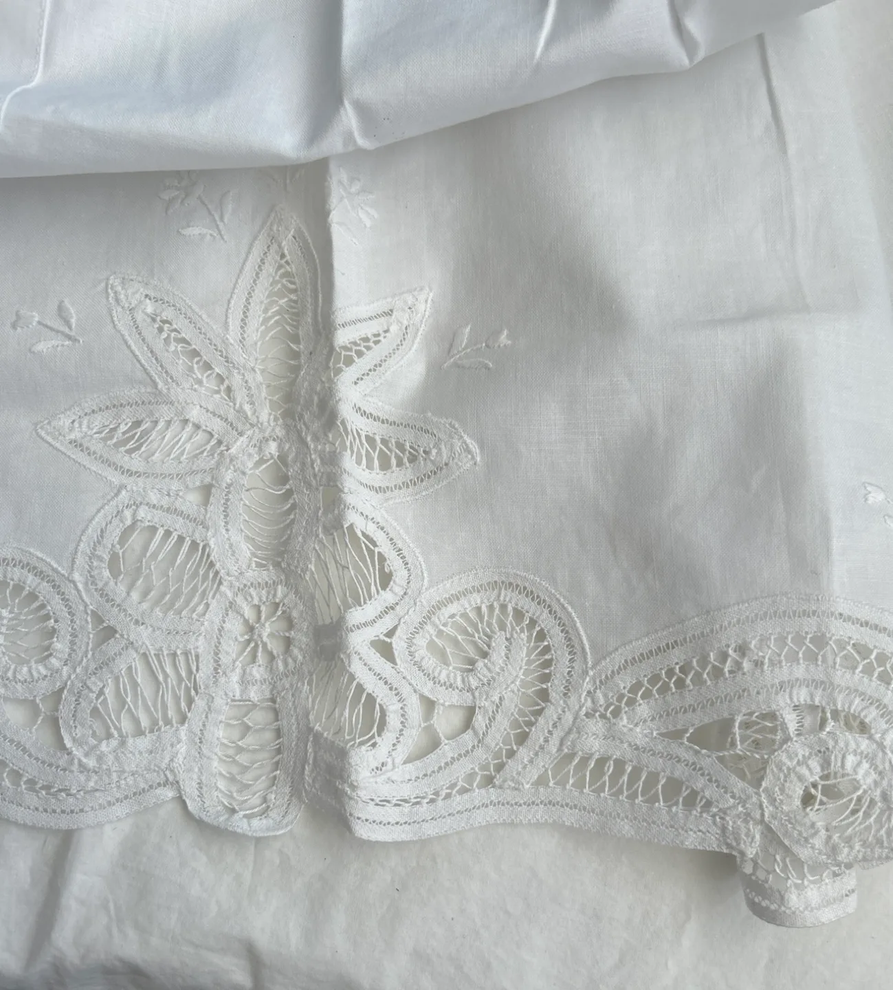 Vintage White Cotton Half Apron with Lace Detail image indicator(2)