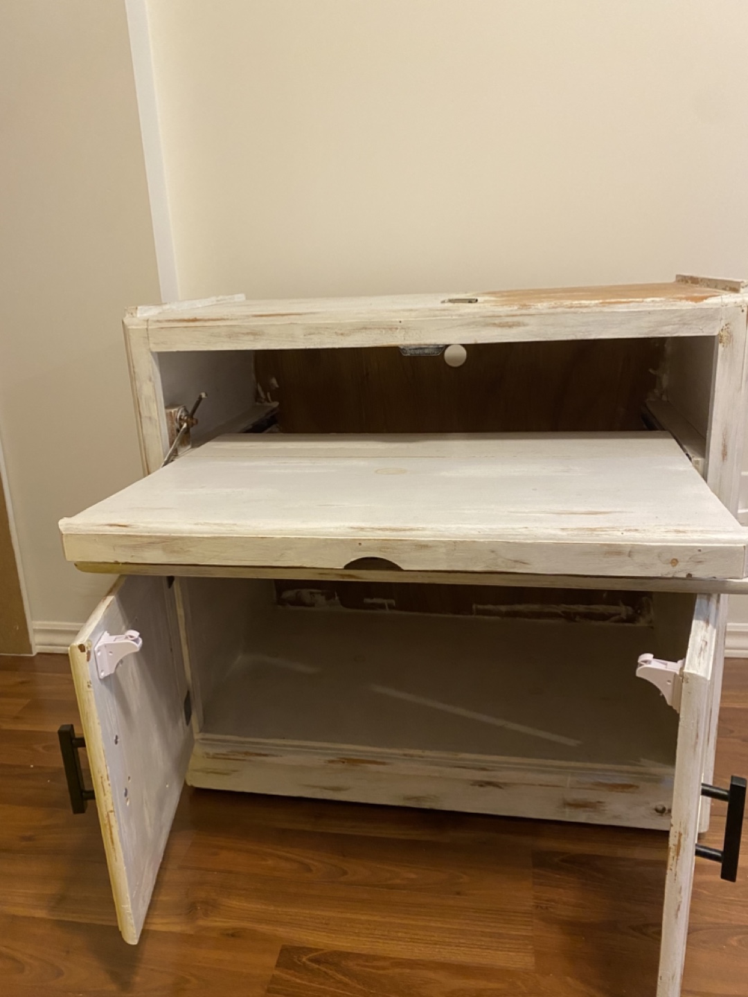 White Distressed Wooden Cabinet - photo 2