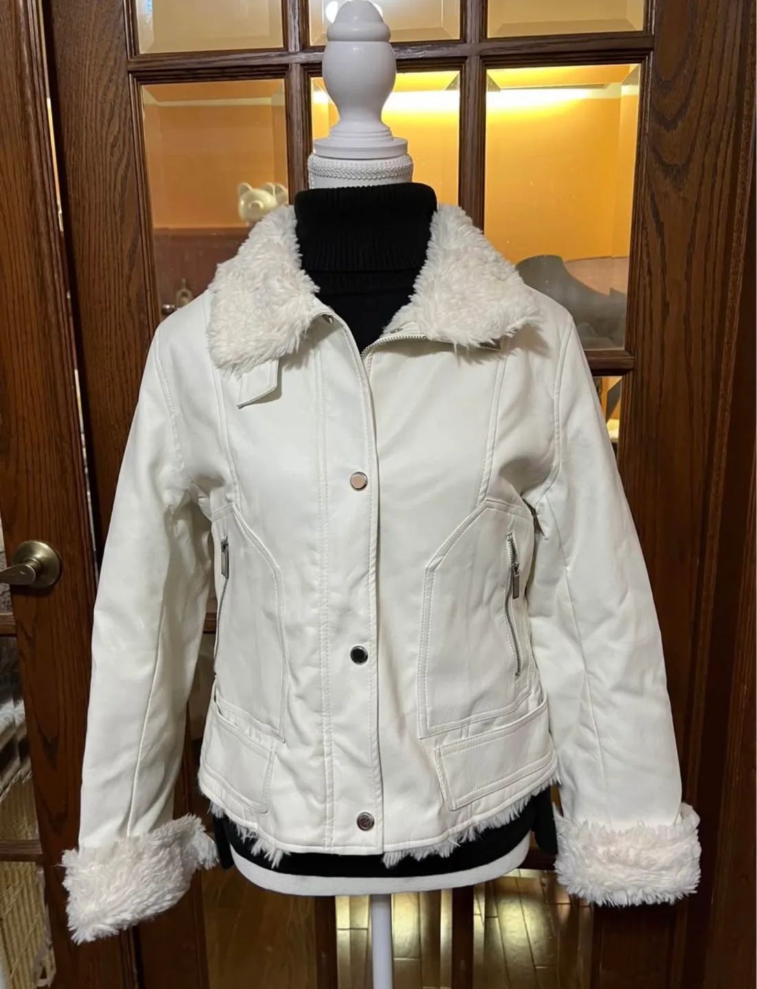 🏈White Faux Leather Jacket with Sherpa Collar and Cuffs image indicator(2)