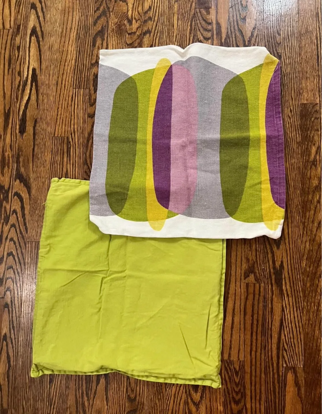 🏈 Set of 2 Curtains and 2 Pillow cases image indicator(2)