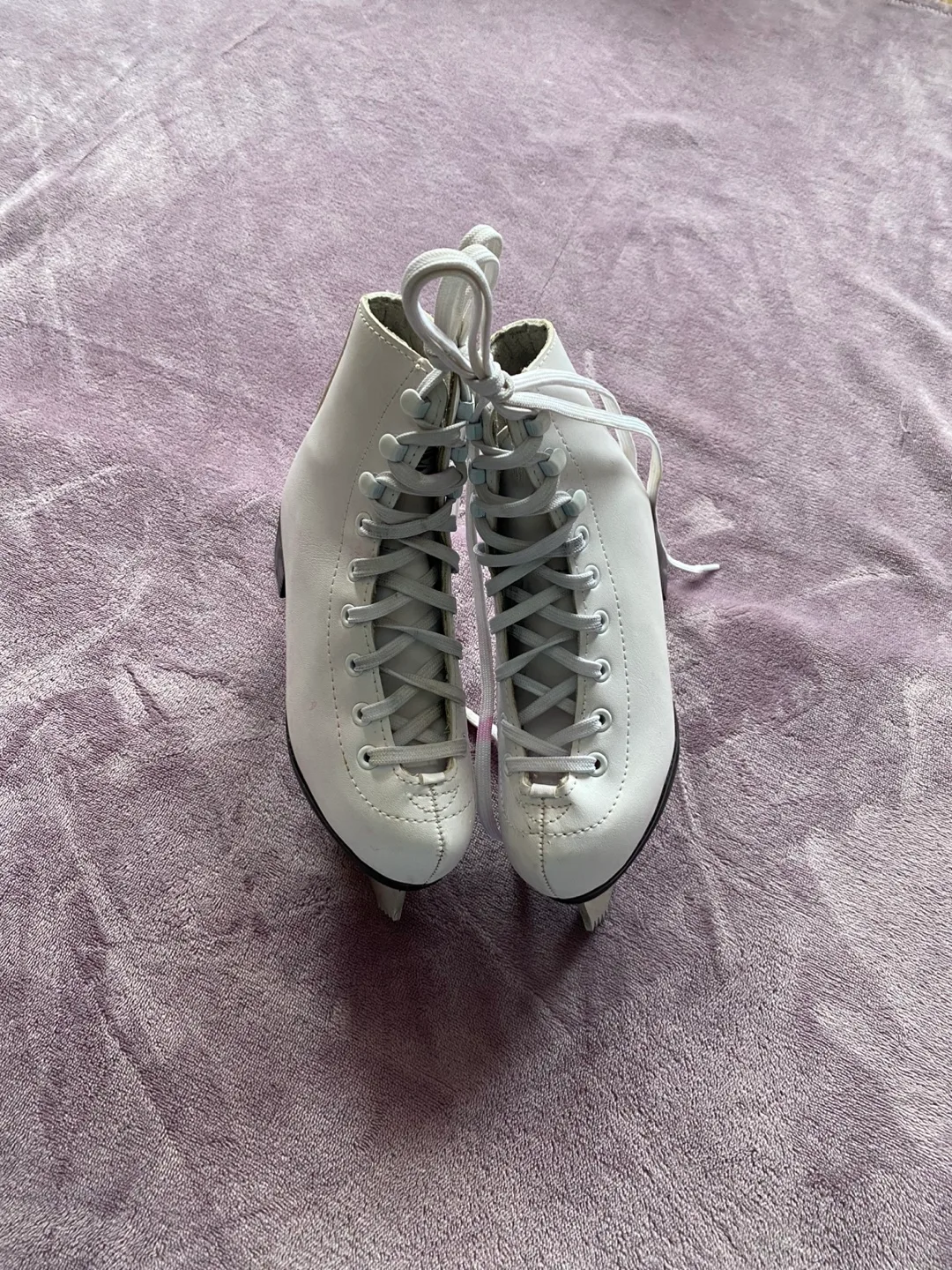 Girls Hespeler Figure Skates - Size Y11 image indicator(4)