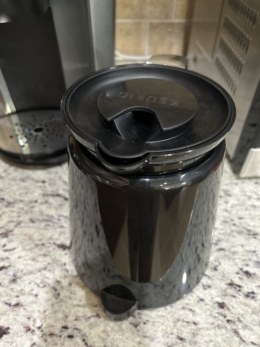 Keurig K200 Coffee Maker with Accessories - photo 3