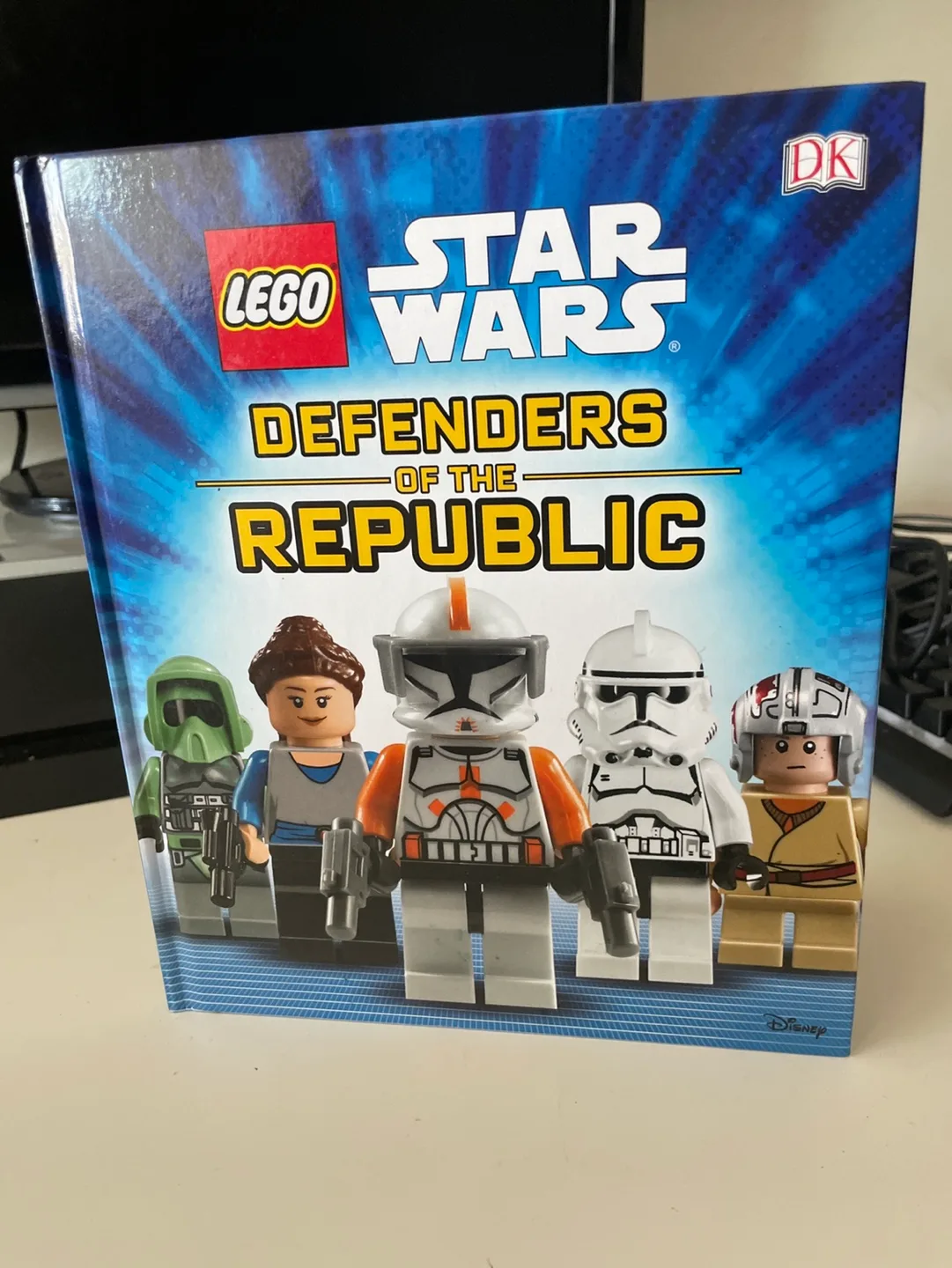 Lot of 7 LEGO Star Wars Books image indicator(8)