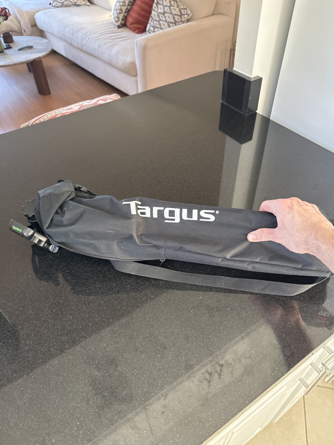 Large targus tripod with carrying bag