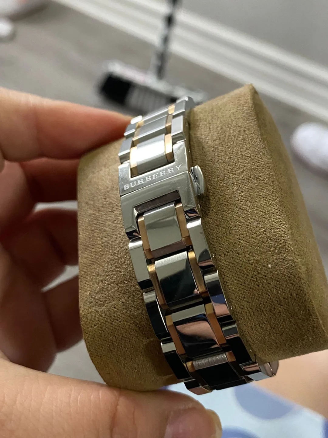 Burberry Women's Swiss-Made Watch image indicator(4)