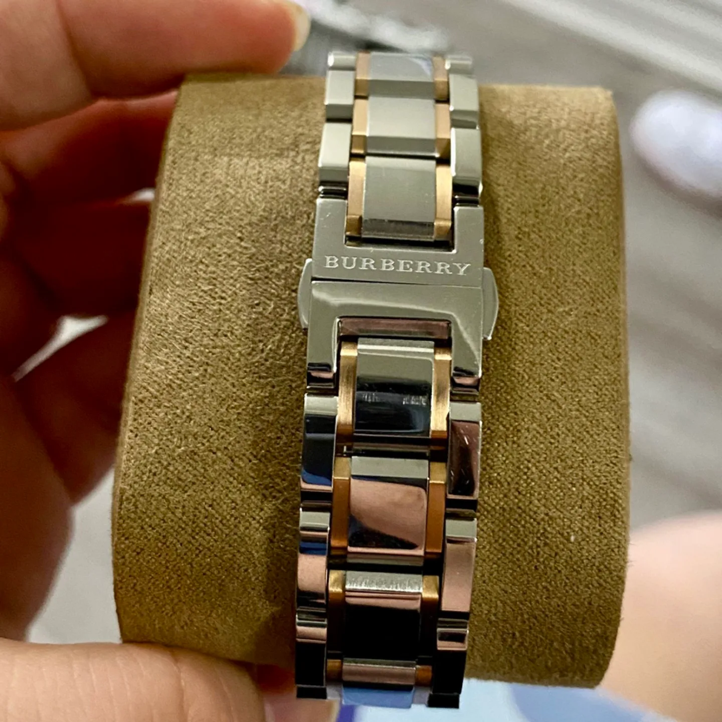 Burberry Women's Swiss-Made Watch image indicator(2)