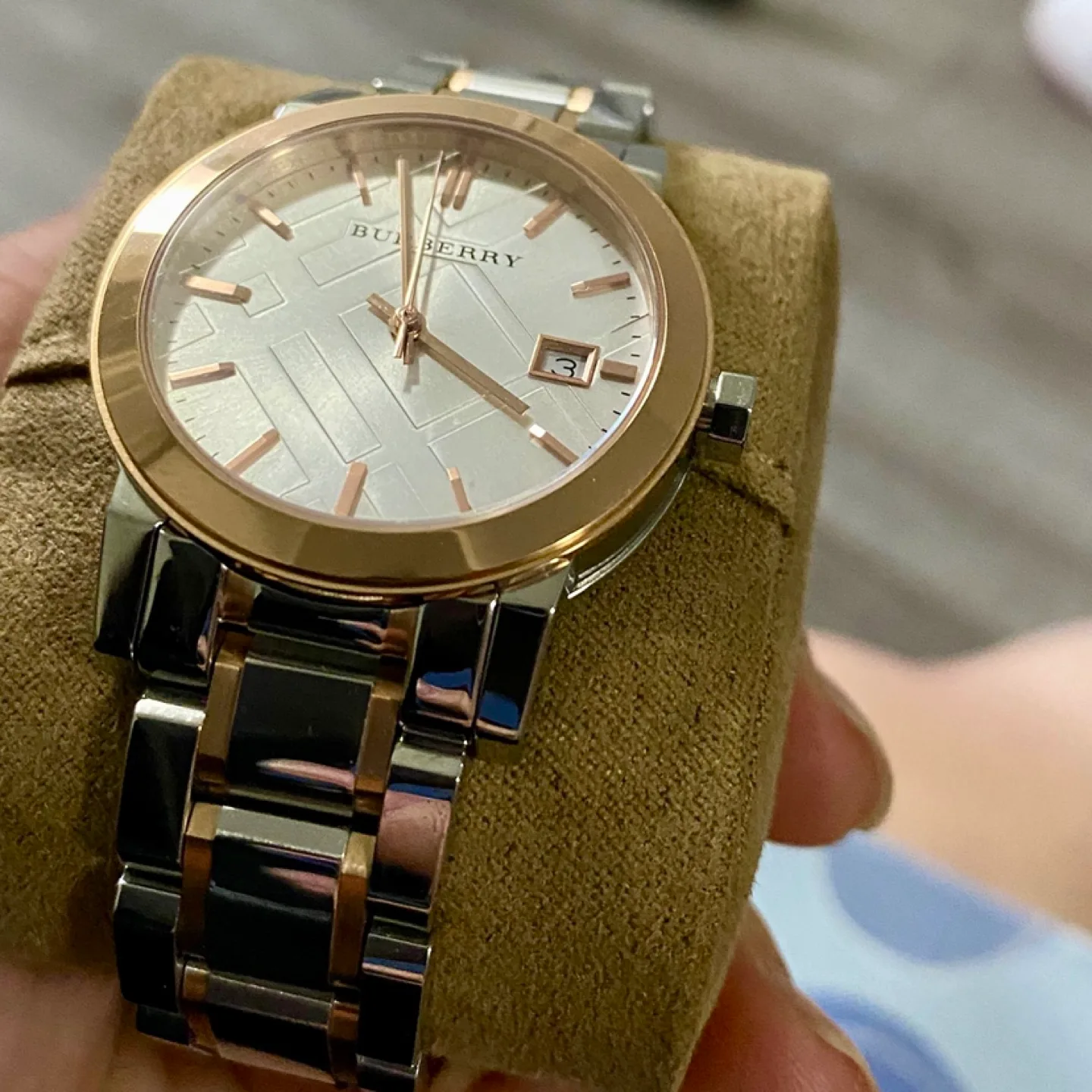 Burberry Women's Swiss-Made Watch image indicator(3)