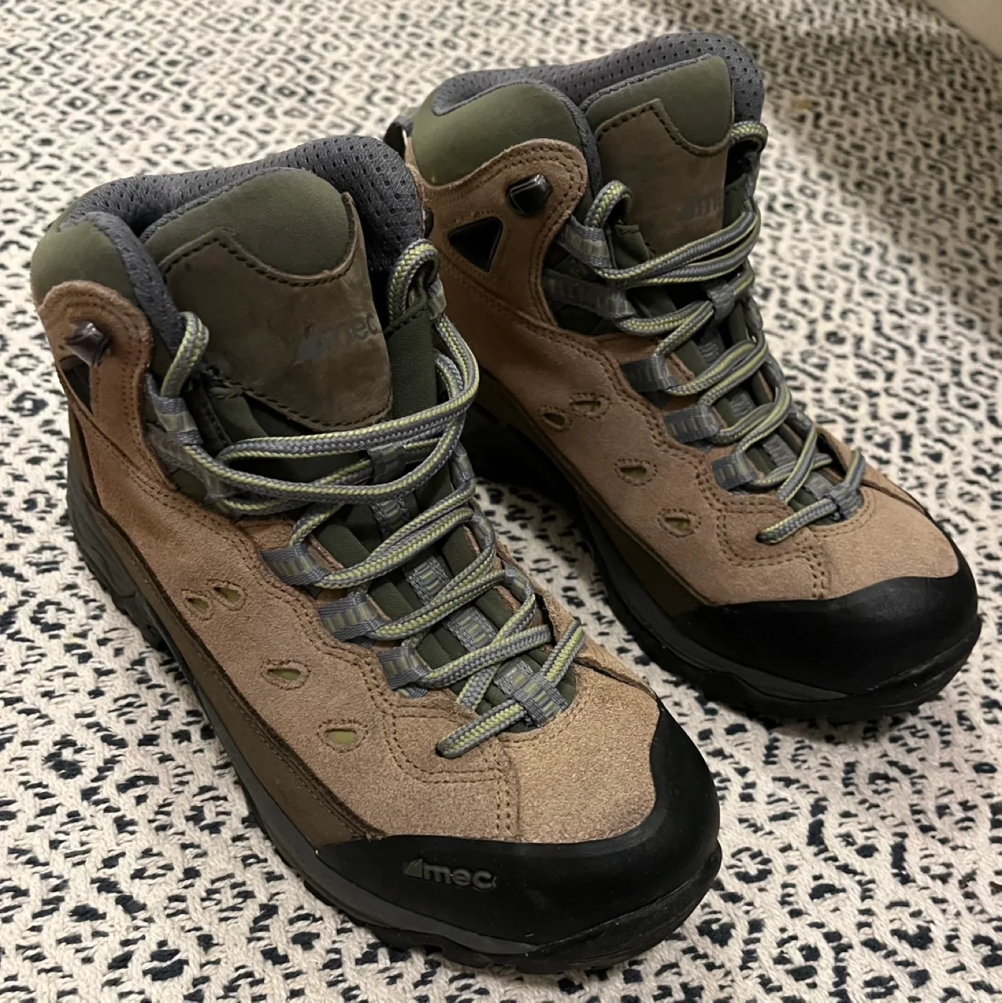 MEC Women's Hiking Boots - Size 7
