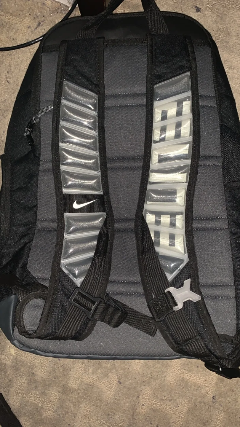 Nike Elite backpack image indicator(2)