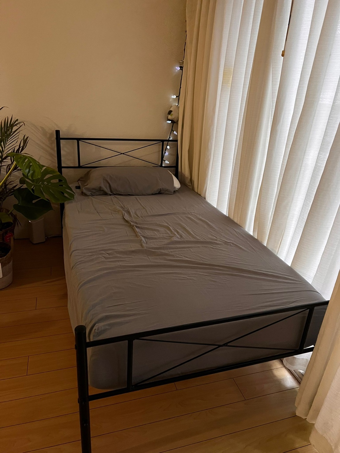 Black Metal Single Bed Frame with zinus single mattress