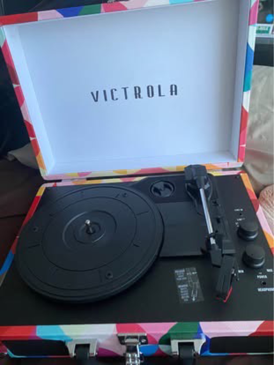 Victrola Journey 3-Speed Bluetooth Suitcase Turntable - photo 4