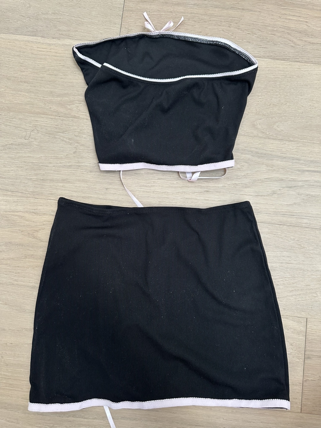 Black and Pink Ribbed Tube Top and Mini Skirt Set - photo 4