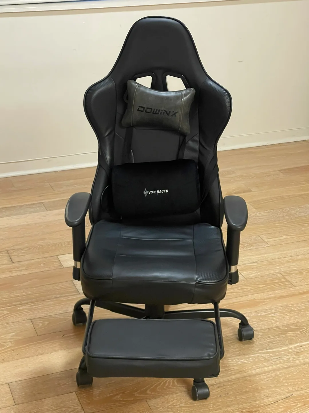 Gaming Chair with Footrest - Black Leather image indicator(3)