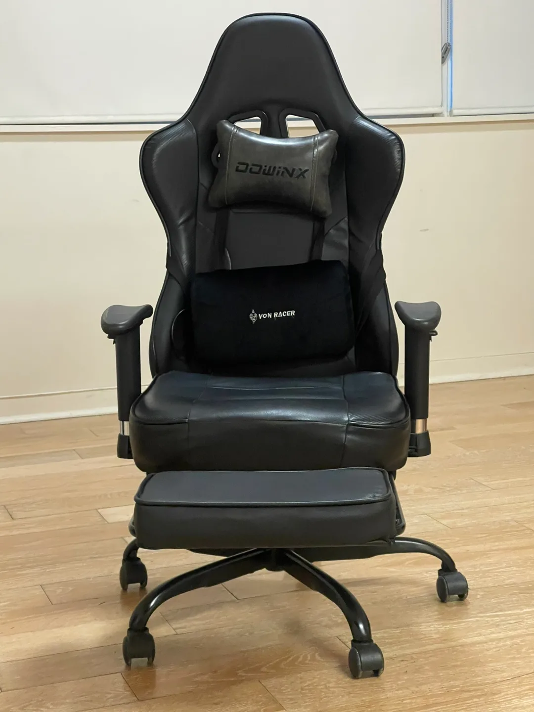 Gaming Chair with Footrest - Black Leather image indicator(2)