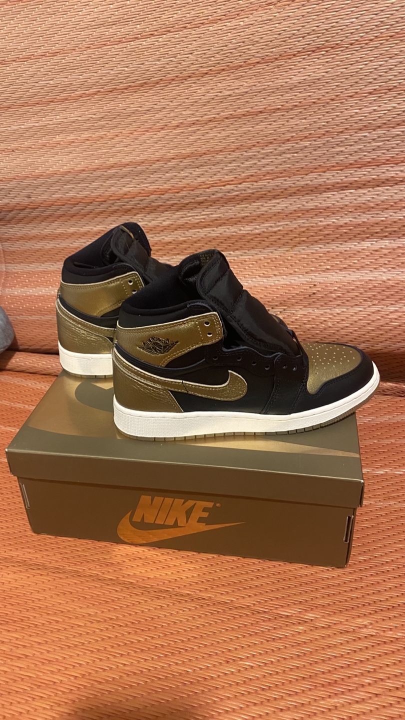 Jordan 1 Retro High OG GS 'Black Metallic Gold size, 5Y