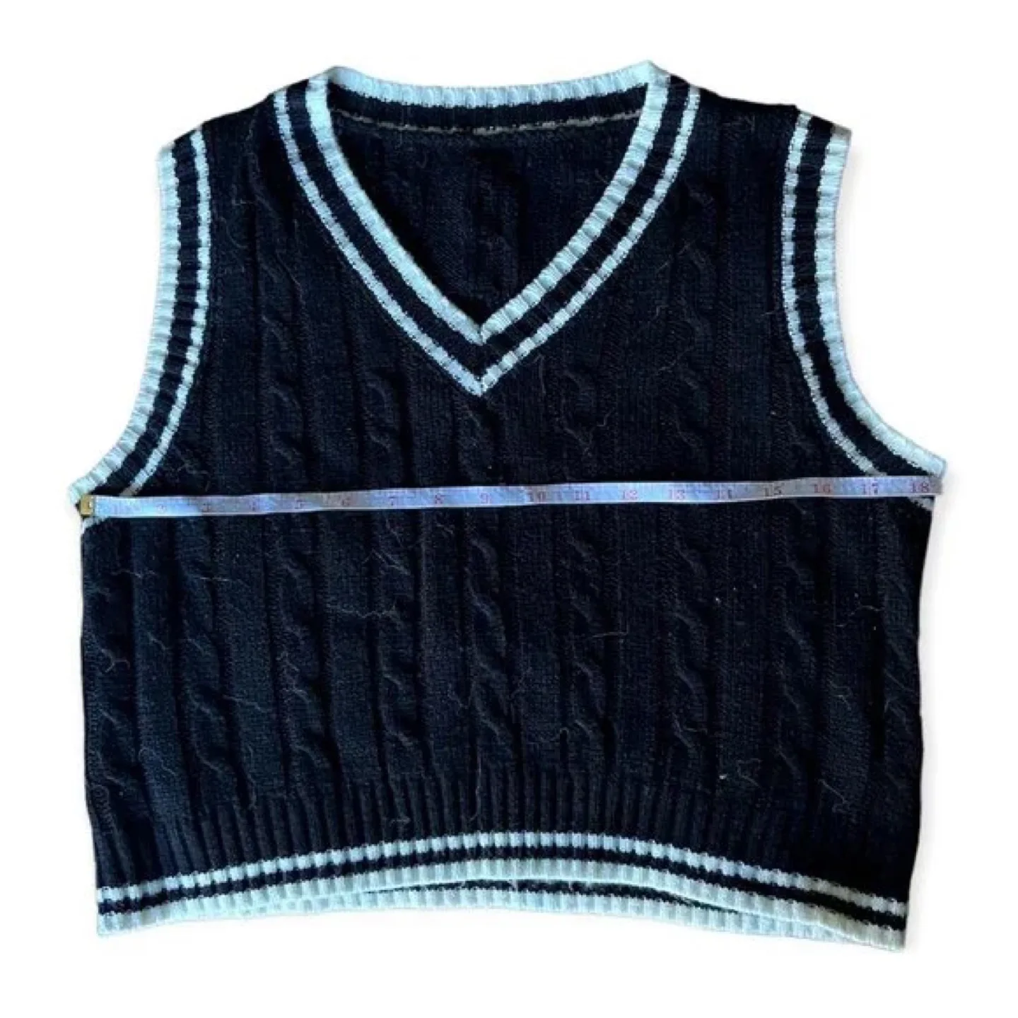SHEIN Cropped Black and White Cable Knit Vest image indicator(2)