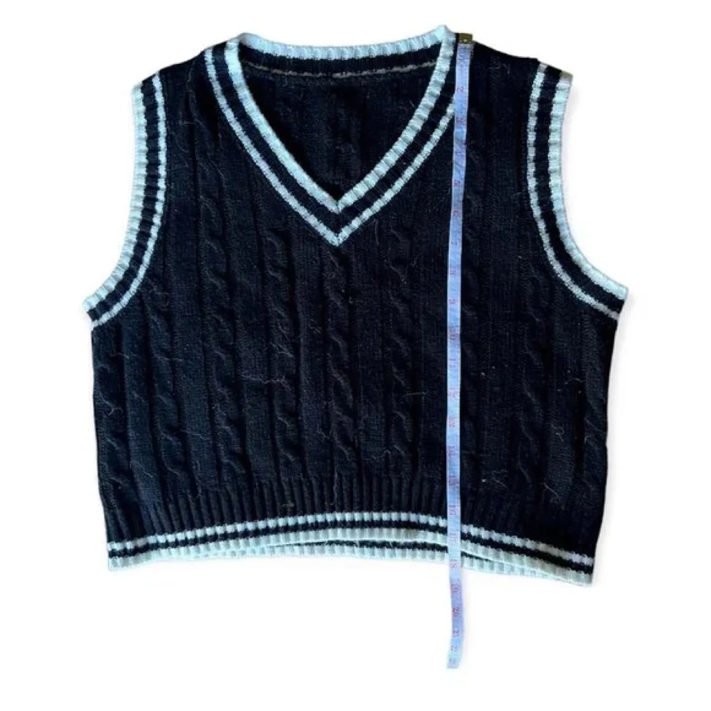 SHEIN Cropped Black and White Cable Knit Vest image indicator(3)