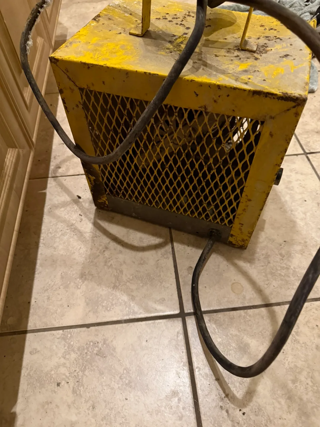 Vintage Yellow Industrial Heater - 240V, 4800 Watts image indicator(4)