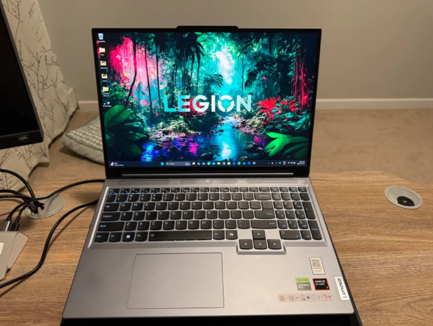 Gaming Laptop - lenovo Legion Slim 5 16AHP9