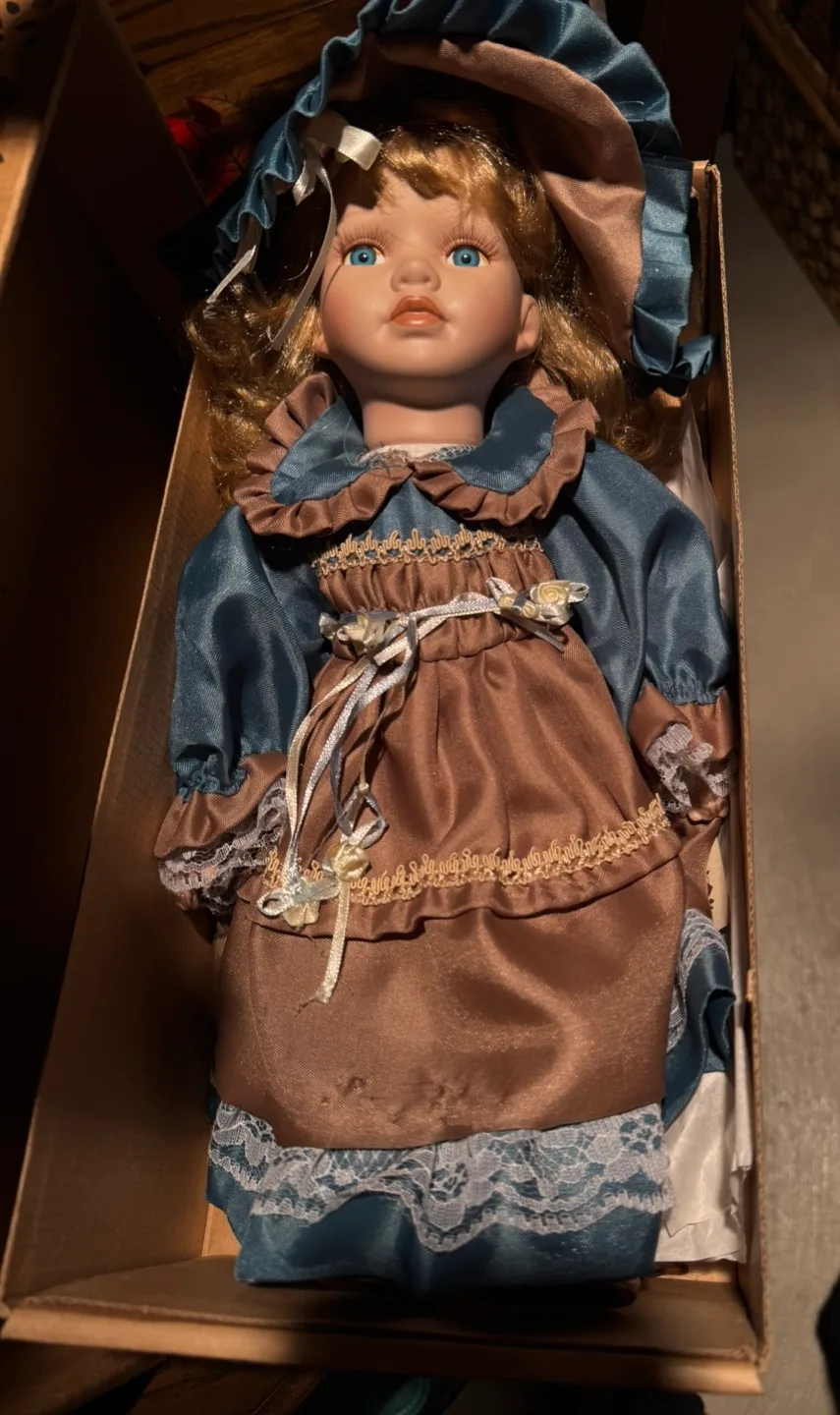 Porcelain doll image indicator(2)