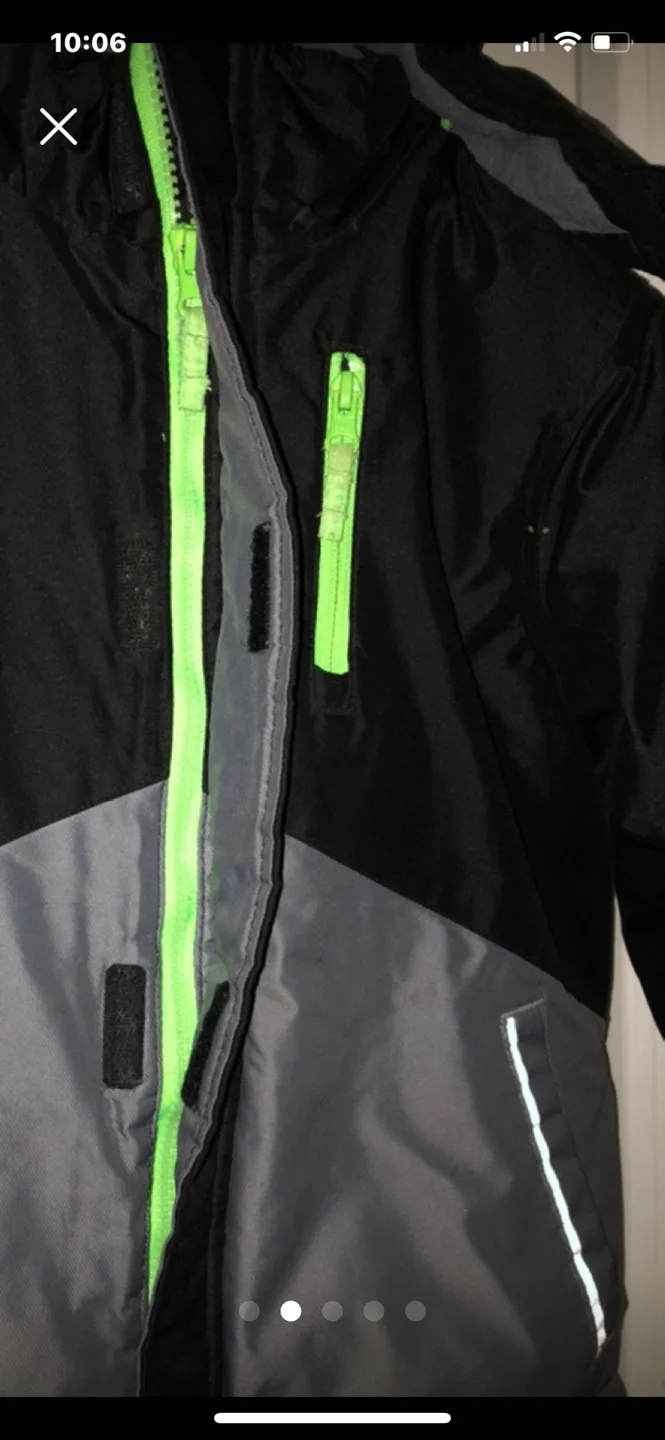 Boys size 4/5 winter coat image indicator(4)