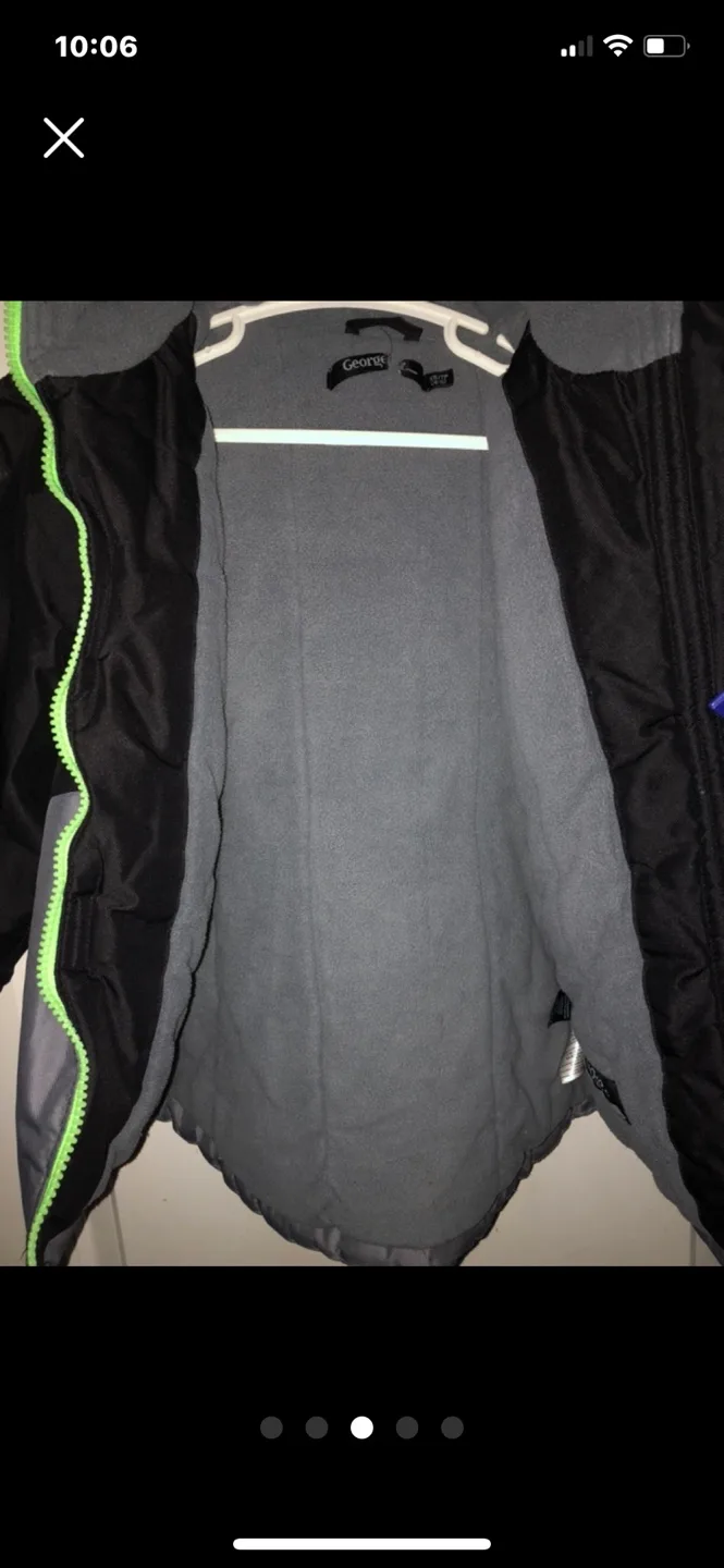 Boys size 4/5 winter coat image indicator(3)