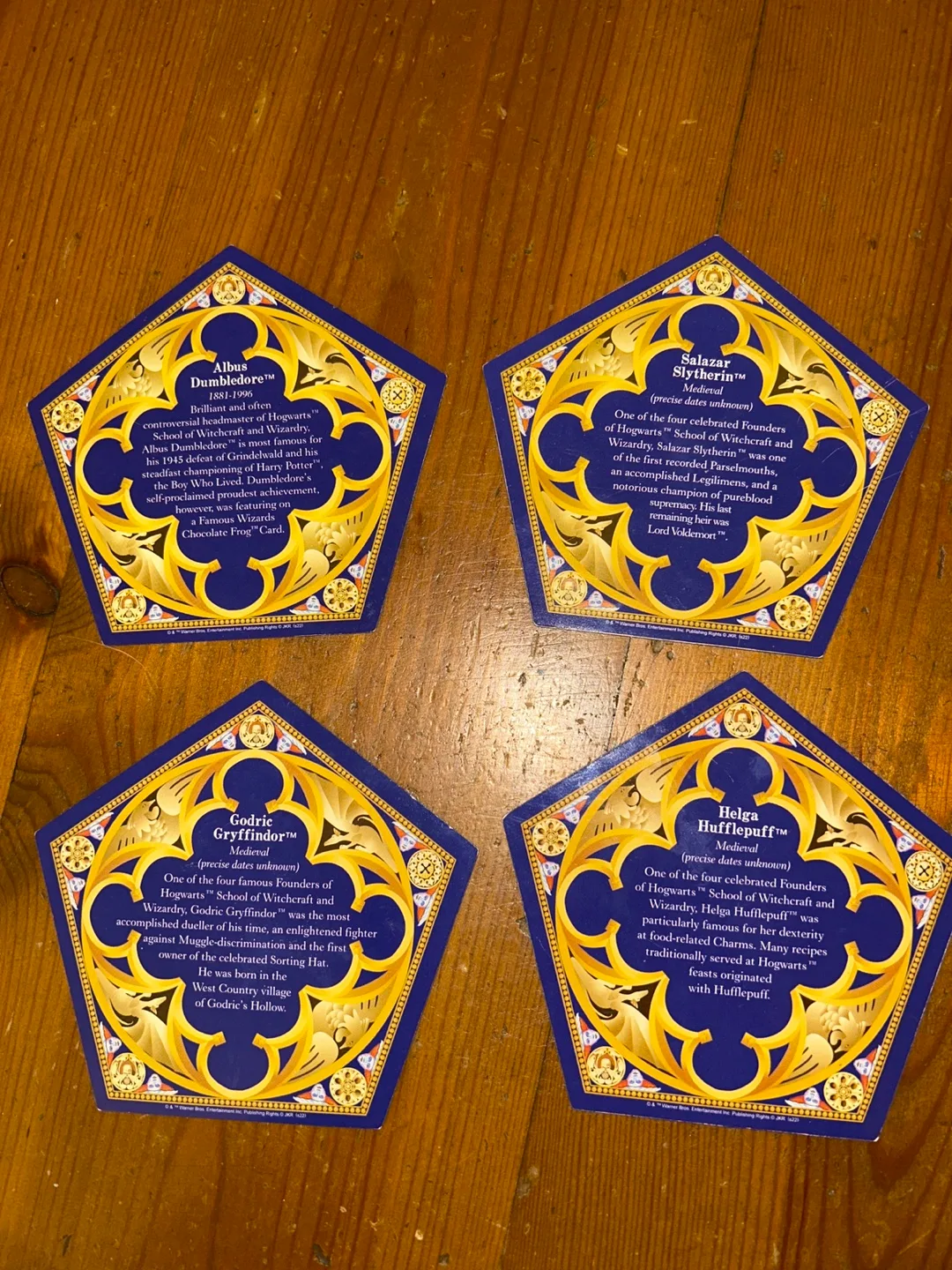 Harry Potter Chocolate Frog Tin and 4 Wizard Cards 🏈 image indicator(3)