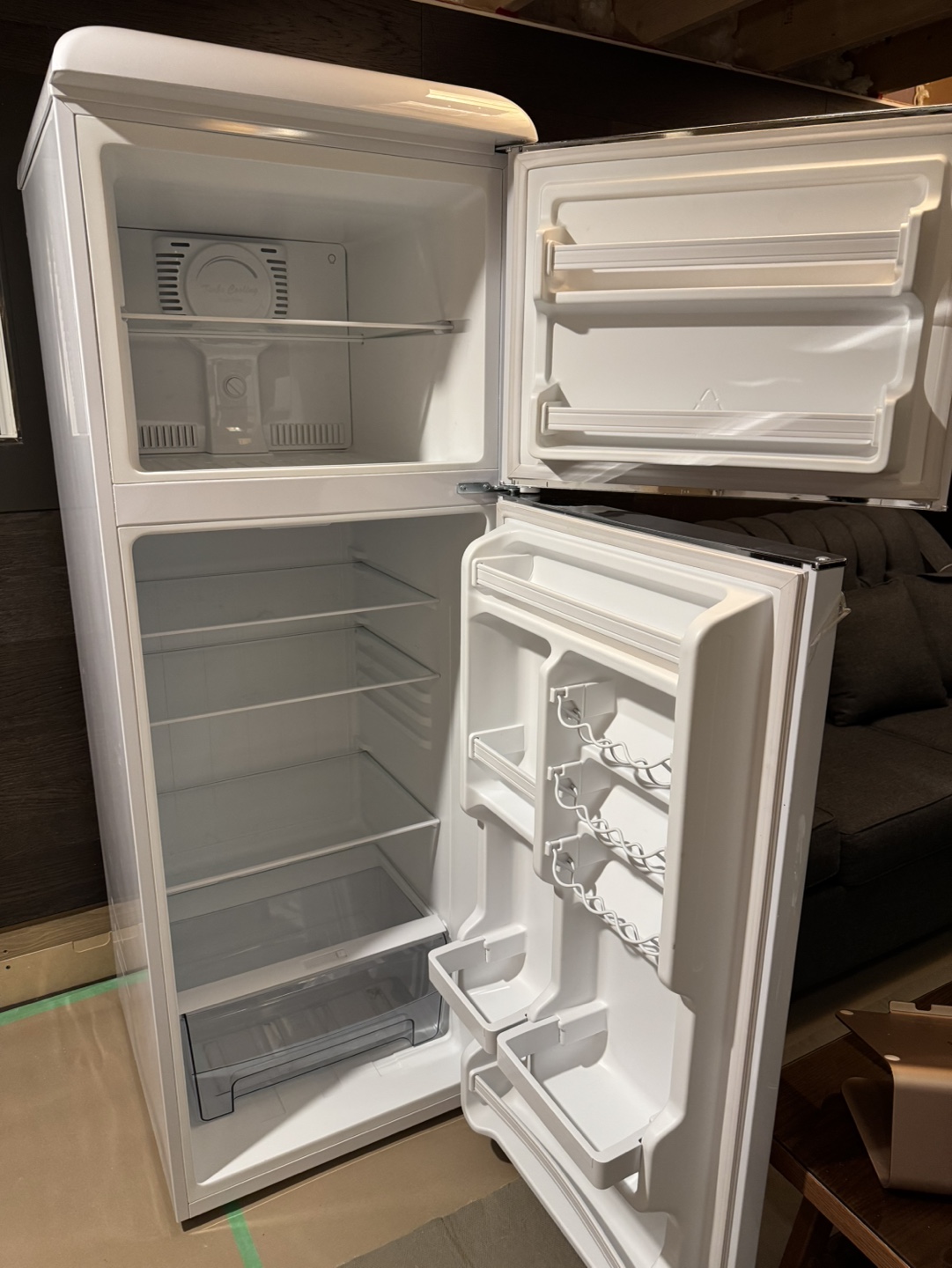 24 inch Fridge - NEW - White Retro - photo 2